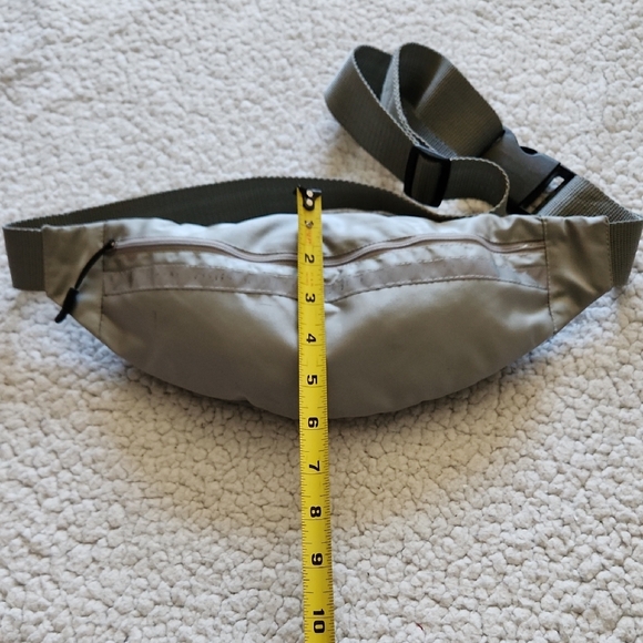 Louis Vuitton Foundation Gray Belt Bag w/ Adjustable Straps Travel Running Walk - Picture 10 of 16